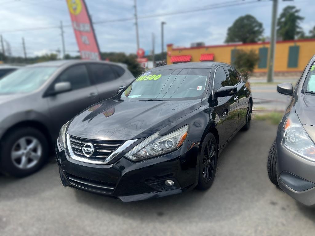 2017 Nissan Altima SR's photo