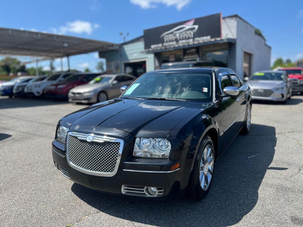 2010 Chrysler 300's photo