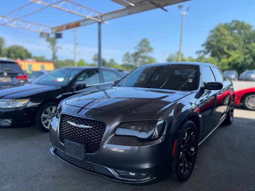 2016 Chrysler 300 S's photo